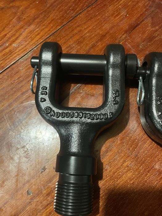 Гак буксирувальний MB Man Volvo