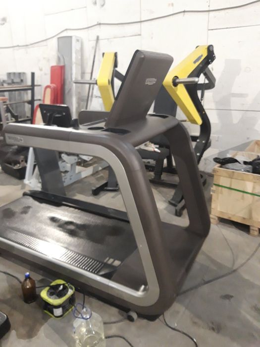Бігова доріжка Technogym Run Artis в наявності