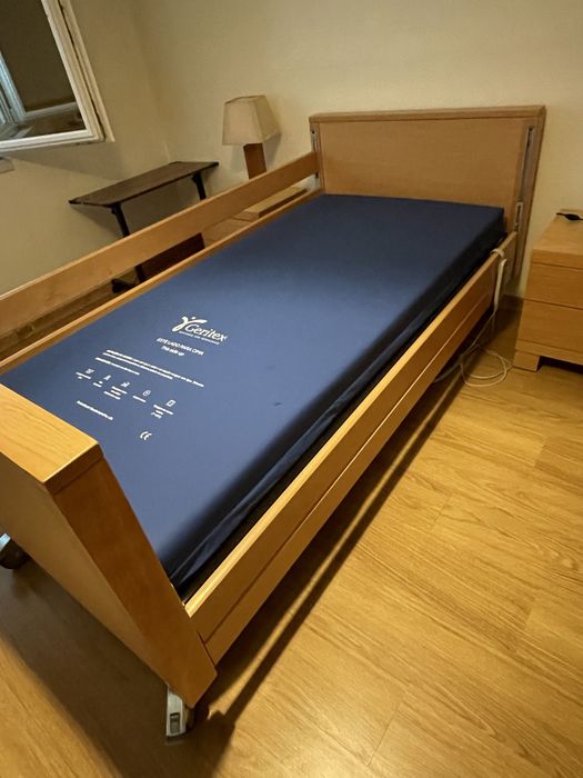 Cama articulada elétrica com colchão antiescaras Geritex. Confortável, segura e em ótimo estado - usada por 1 semana. Garantia de 3 anos. Mais info MP