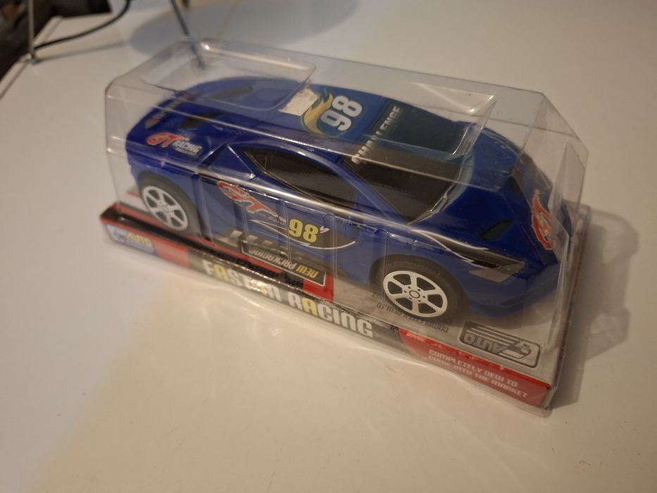 Carrinho azul de brincar