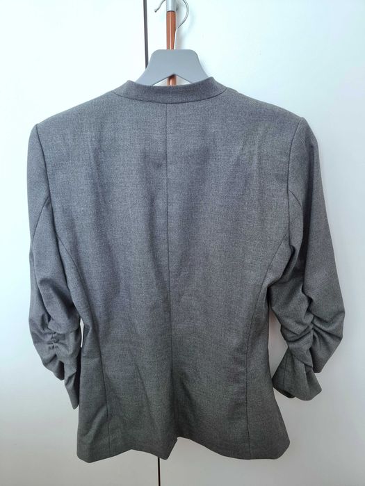 Blazer cinzento com efeito de mangas arregaçadas H&M, tamanho 34