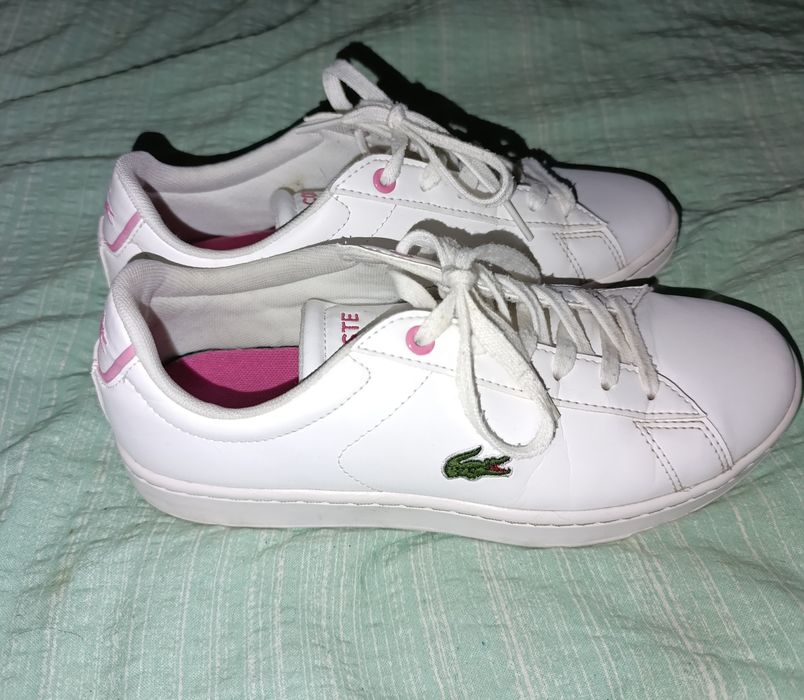 Sneakersy Lacoste.
