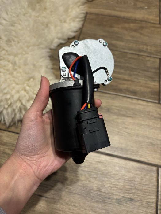 Двигун склоочисника