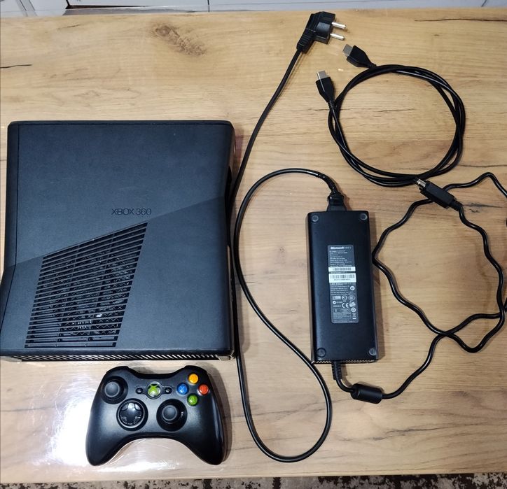 Xbox 360 Slim 320 GB Aurora
