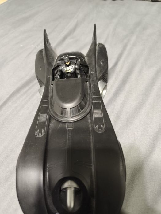 Batmobil z figurką