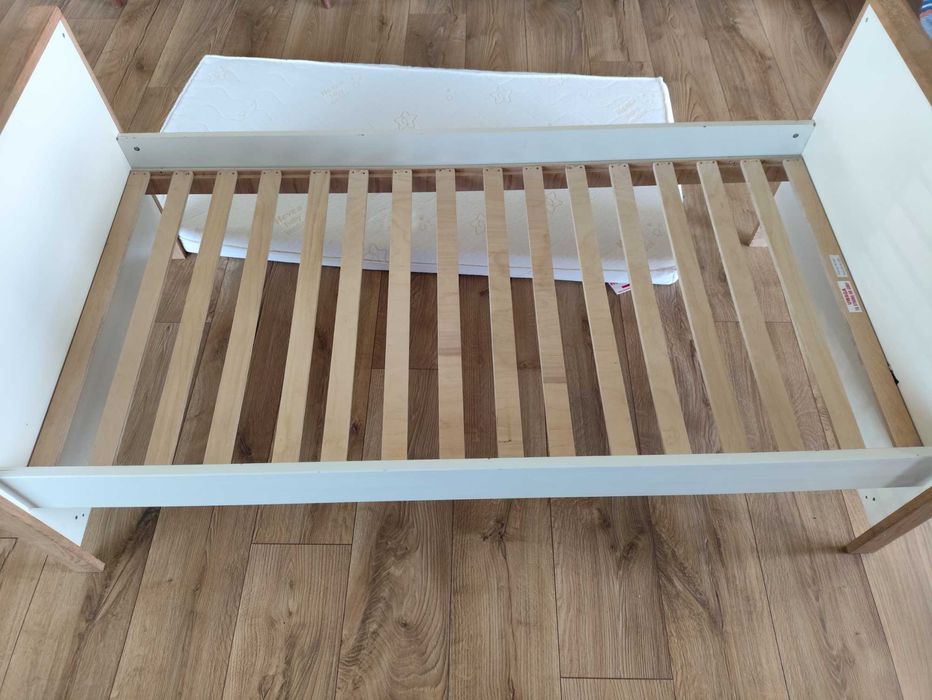 Łóżko dziecięce VOX 80 x 150 cm z materacem i pościelą