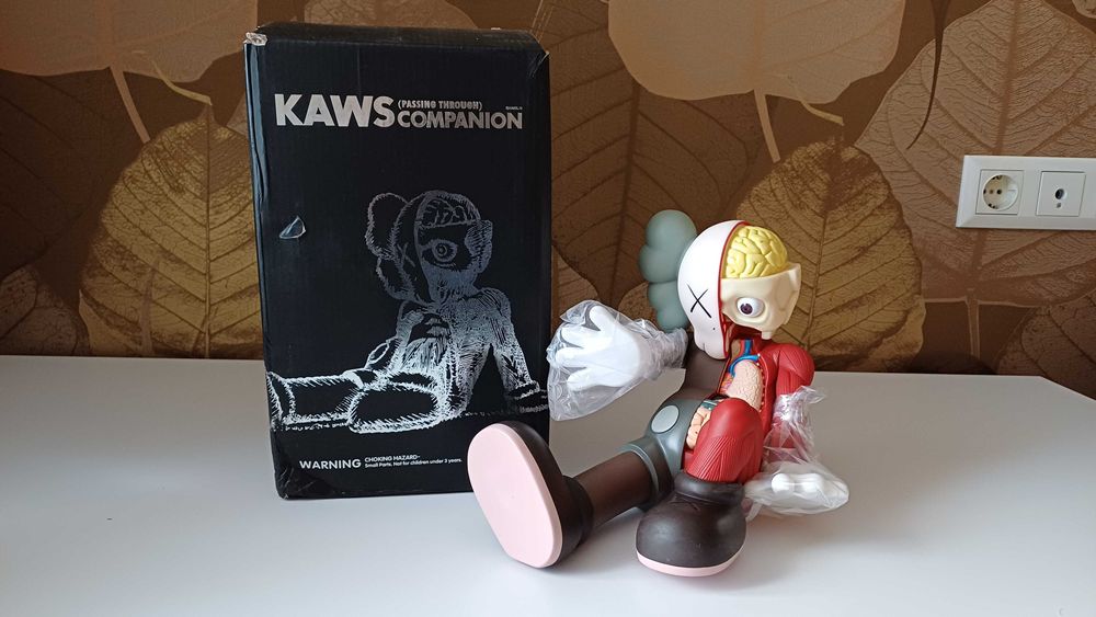 Коллекционная фигурка KAWS Resting Place Companion