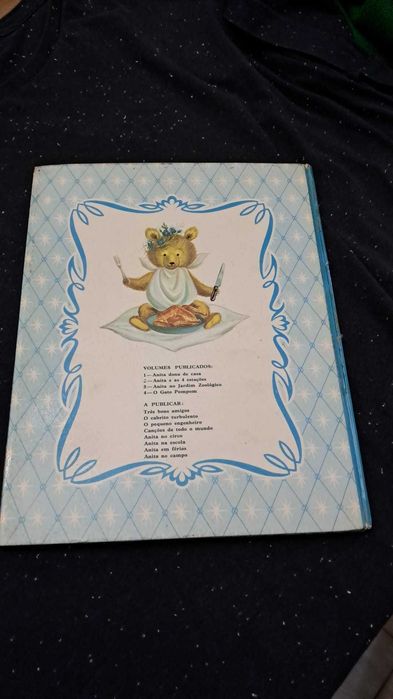Livro "Anita no Jardim Zoológico" ANTIGO