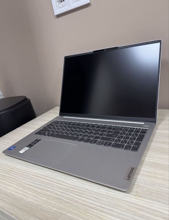 Ноутбук Lenovo IdeaPad Slim 5 16IAH8