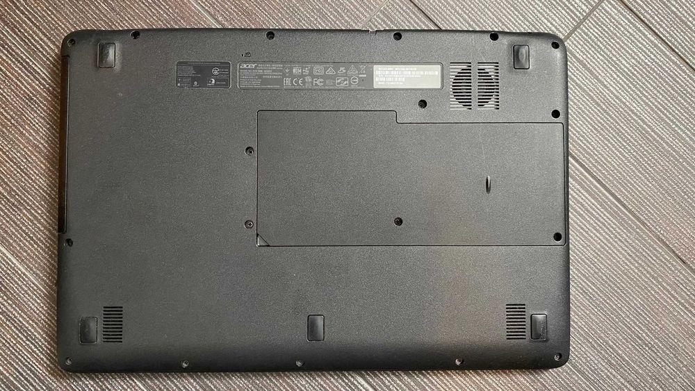 Portátil Acer Aspire ES1-523