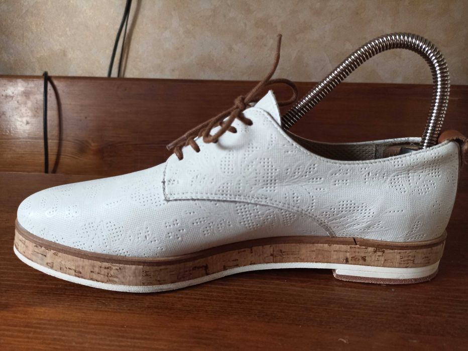 Жіночі білі весільні туфлі на шнурівці JHAY шкіра Іспанія 39,5 р 26 см