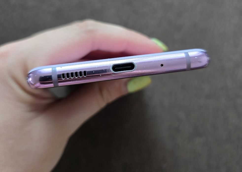 Телефон SAMSUNG S20 FE