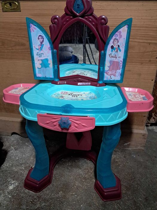 Tocador de criança  com música