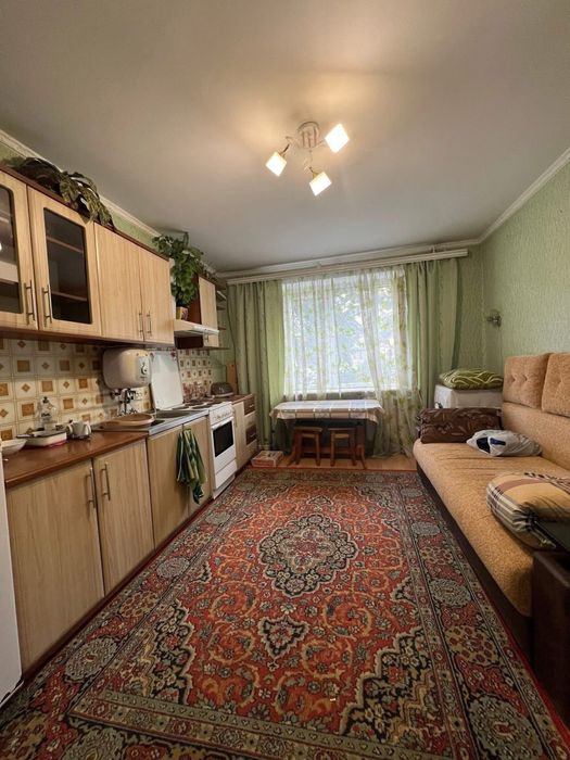 Продаж 2 кімнати на 2 поверсі