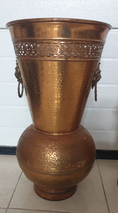 2 jarrões em cobre martelado