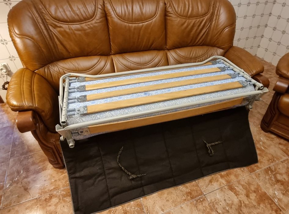 3 sofás castanhos de qualidade