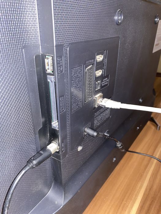 Телевізор Samsung UE32J4500AK Smart TV