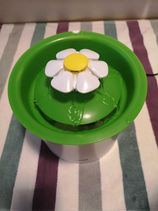 Fonte de água para gatos