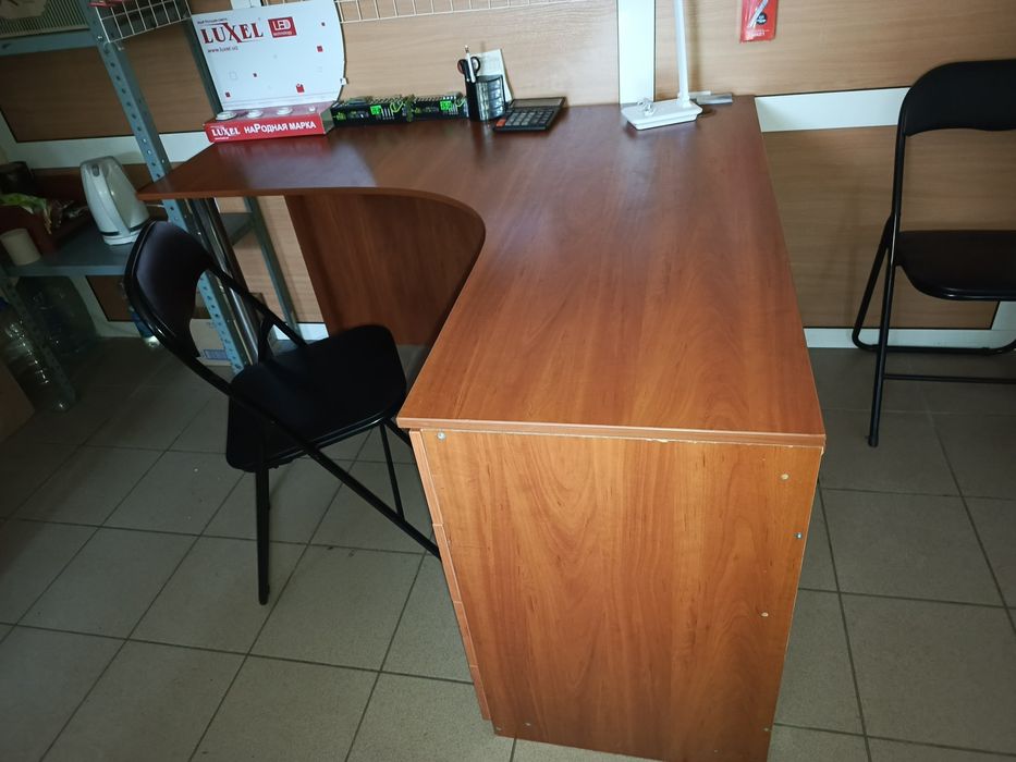 Письмовий стіл. Офісний стіл. Кутовий стіл.