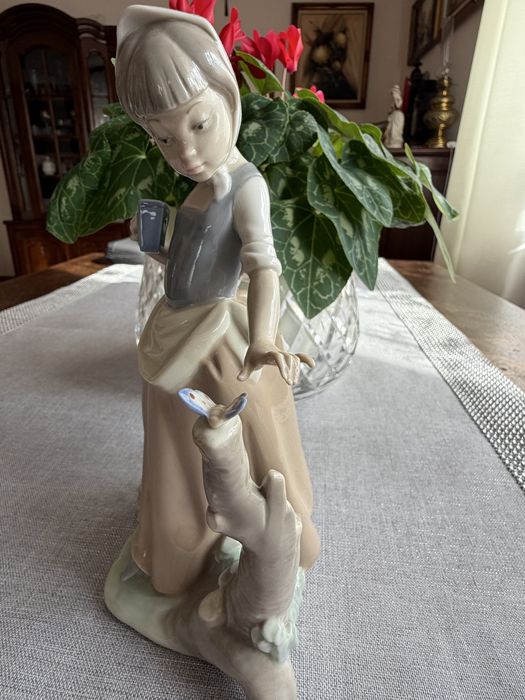Figurka Dziewczynka z Motylem Nao Lladro