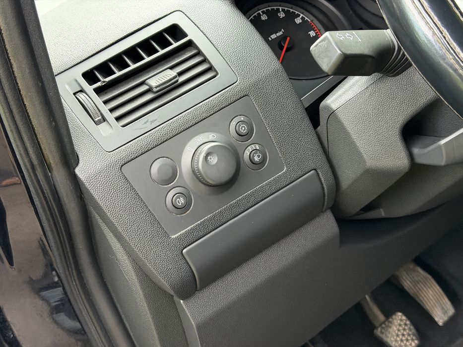 Opel Zafira 2010  рік 1,6 бенз 7 - місна