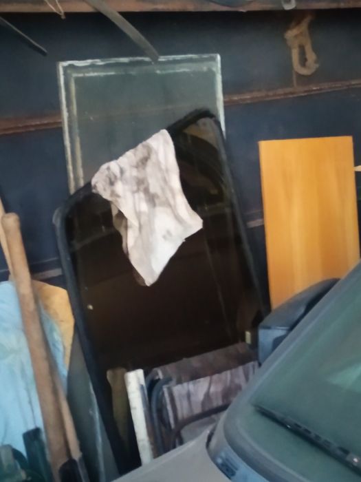 Стекло задней Таврия б/у.