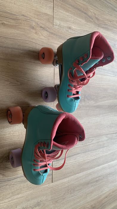 Patins marca Impala, n.º 36