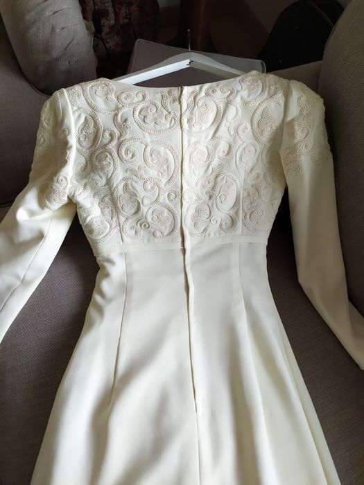 Vestido de noiva cor marfim, marca Rosa Clará