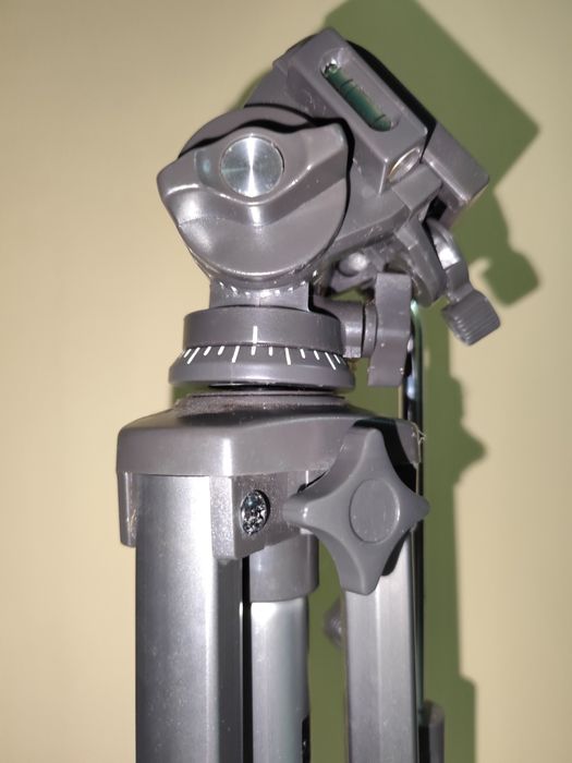 Tripé fotográfico / videográfico em alumínio novo