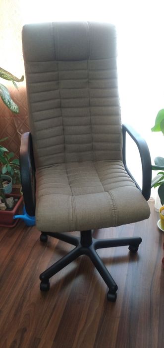 Продам крісло керівника Атлант