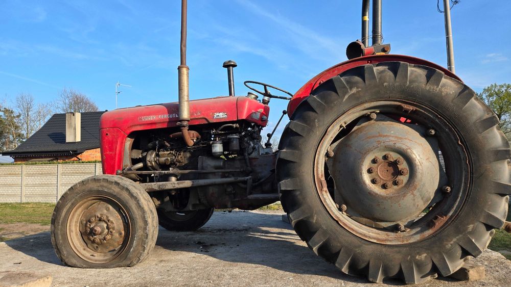 Massey Ferguson 35x uszkodzony