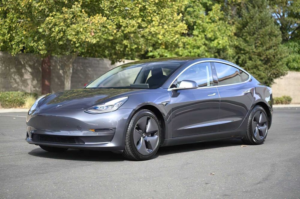 Tesla Model 3 Long Range      2019