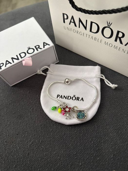 Pulseiras Pandorq varios berloques.