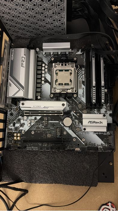 Motherboard b650 ryzen 7600 16gb ddr5