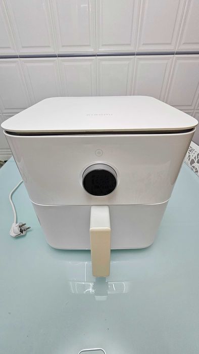 Vendo Air Fryer Xiaomi com wi-fi e App para telemóvel como nova e ofereço tostadeira Ariet com alguns sinais de uso mas a funcionar em pleno.