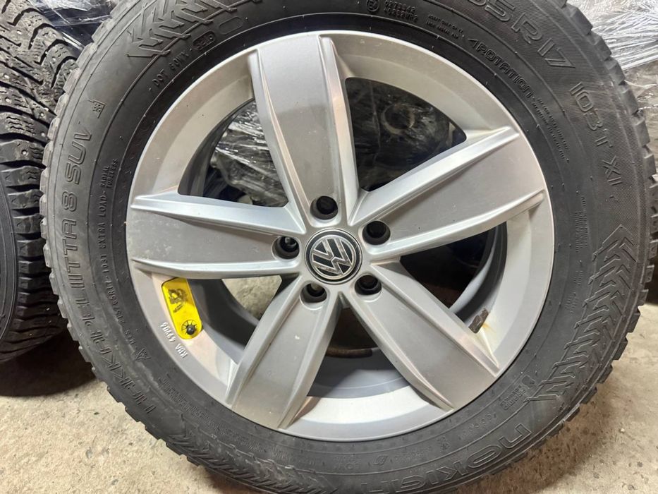 Диски з Резиною нокіан 215/65r17 зима  5na071497