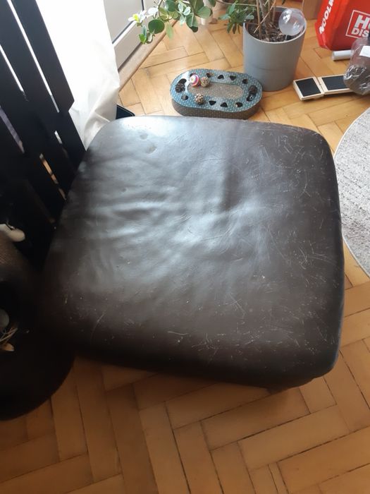 Fotel i puf z grubej solidnej skóry