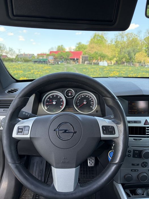 Opel Astra GTC 2.0T