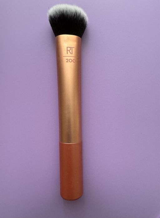 Real Techniques Пензлик для обличчя 200