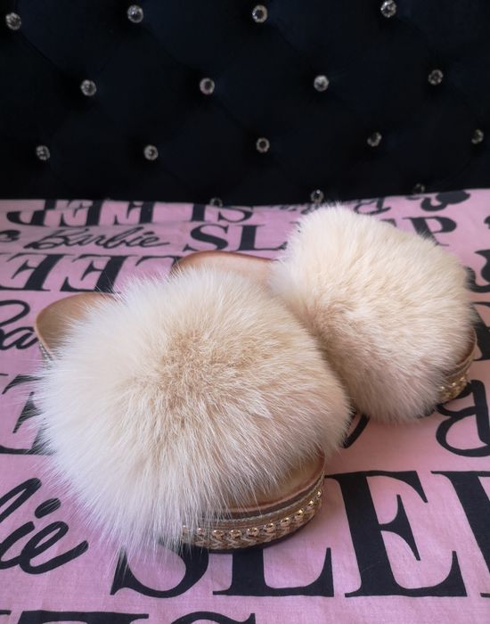 Nowe klapki z futrem lisa