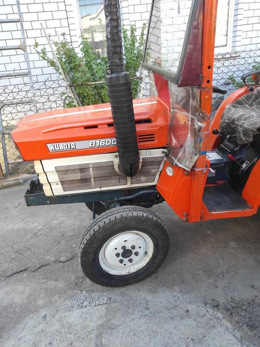 Мінітрактор Кубота 1600, повнопривідний.