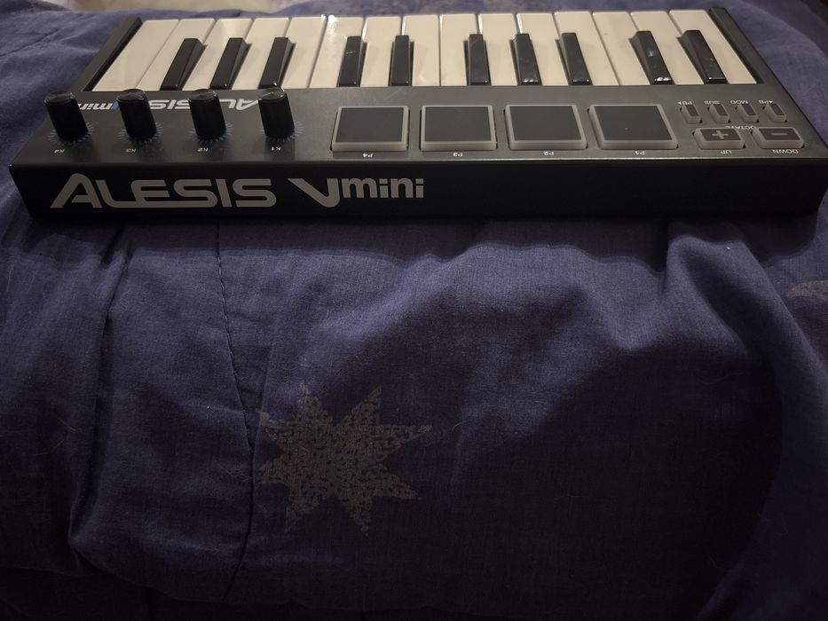 Teclado MIDI Alesis vmini