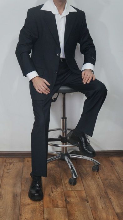 Luksusowy Garnitur Giorgio Armani 100% Wełna Granat Rozmiar 50