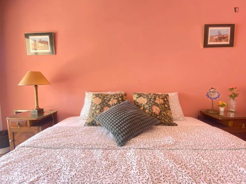 Quarto - localizado em Carcavelos Lisbon