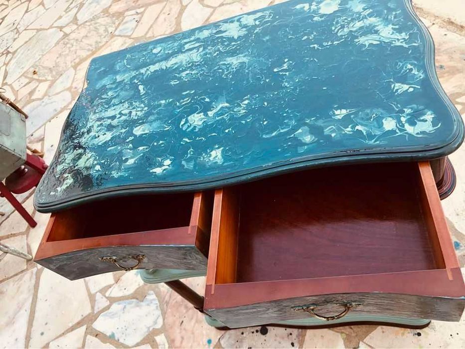 Mesa de apoio, com duas prateleiras, medidas nas fotos