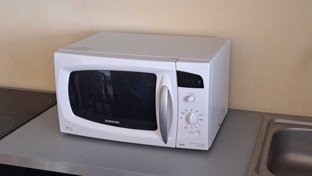 Kuchenka mikrofalowa z grillem Samsung