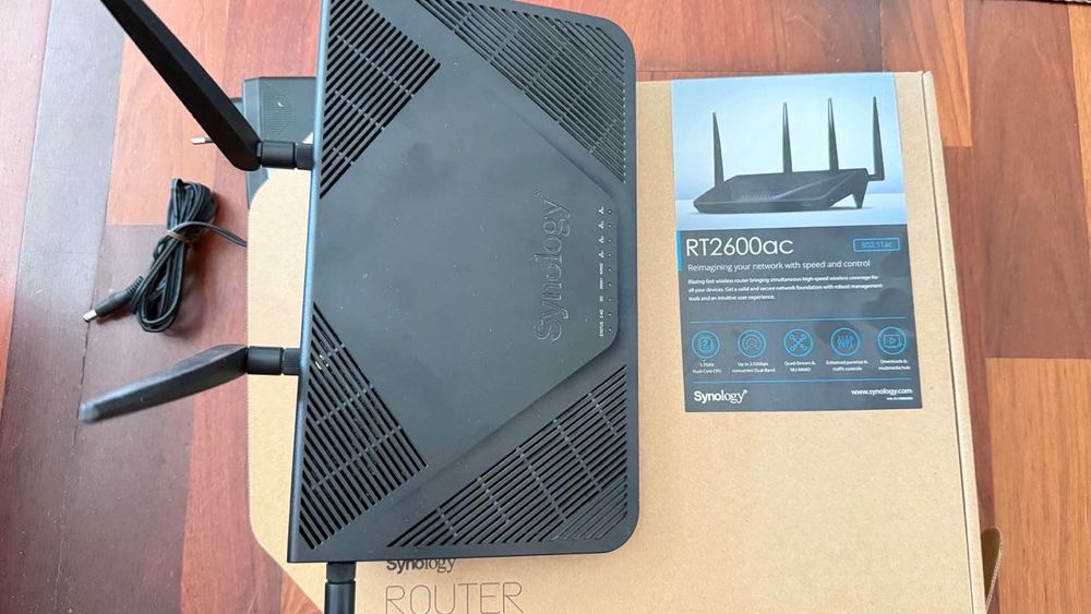 Router Synology RT2600ac + Mesh MR2200ac — Como novos