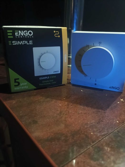 Termostat pokojowy ENGO Controls ESimple-230W – nowy, przewodowy 230V