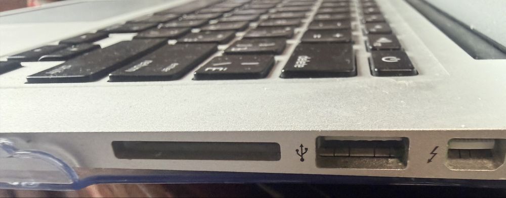 Продам MACbookAir A1466