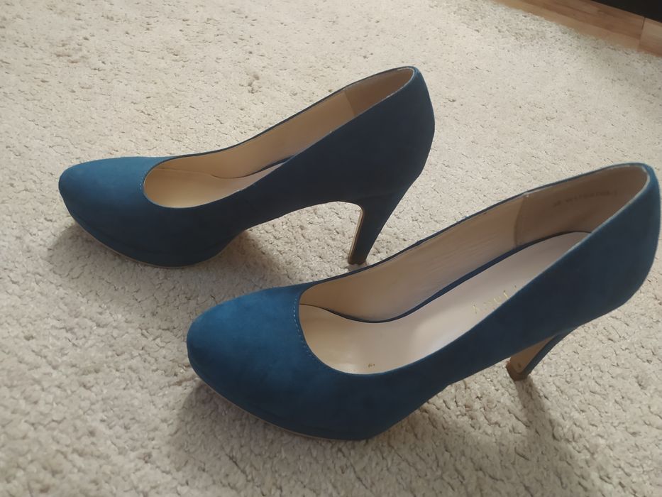 Buty damskie na obcasie